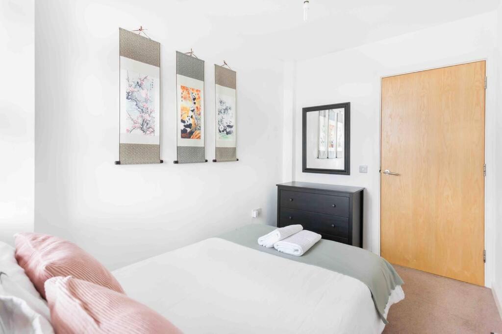 Spacious 2 Bedroom In Near Tube *