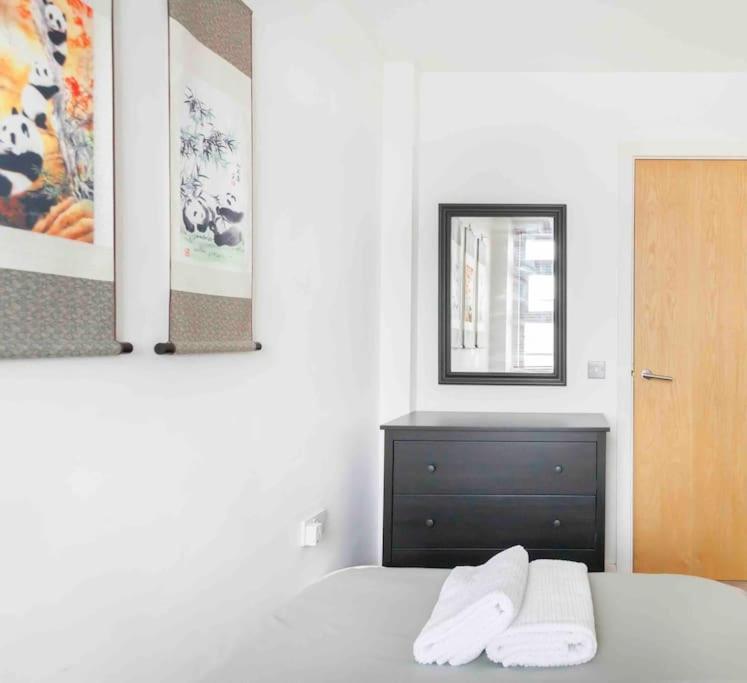 Spacious 2 Bedroom In Near Tube *